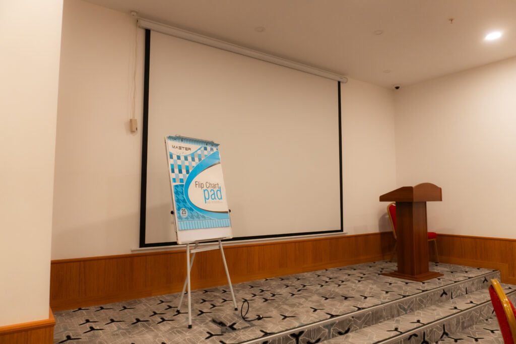 Mikayil Mushfiq конференц зал